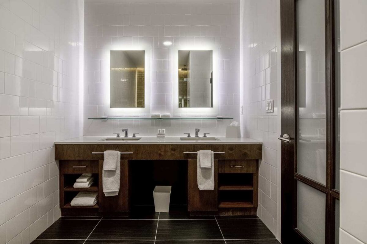 Prins van Hola Pola Home in New York 2