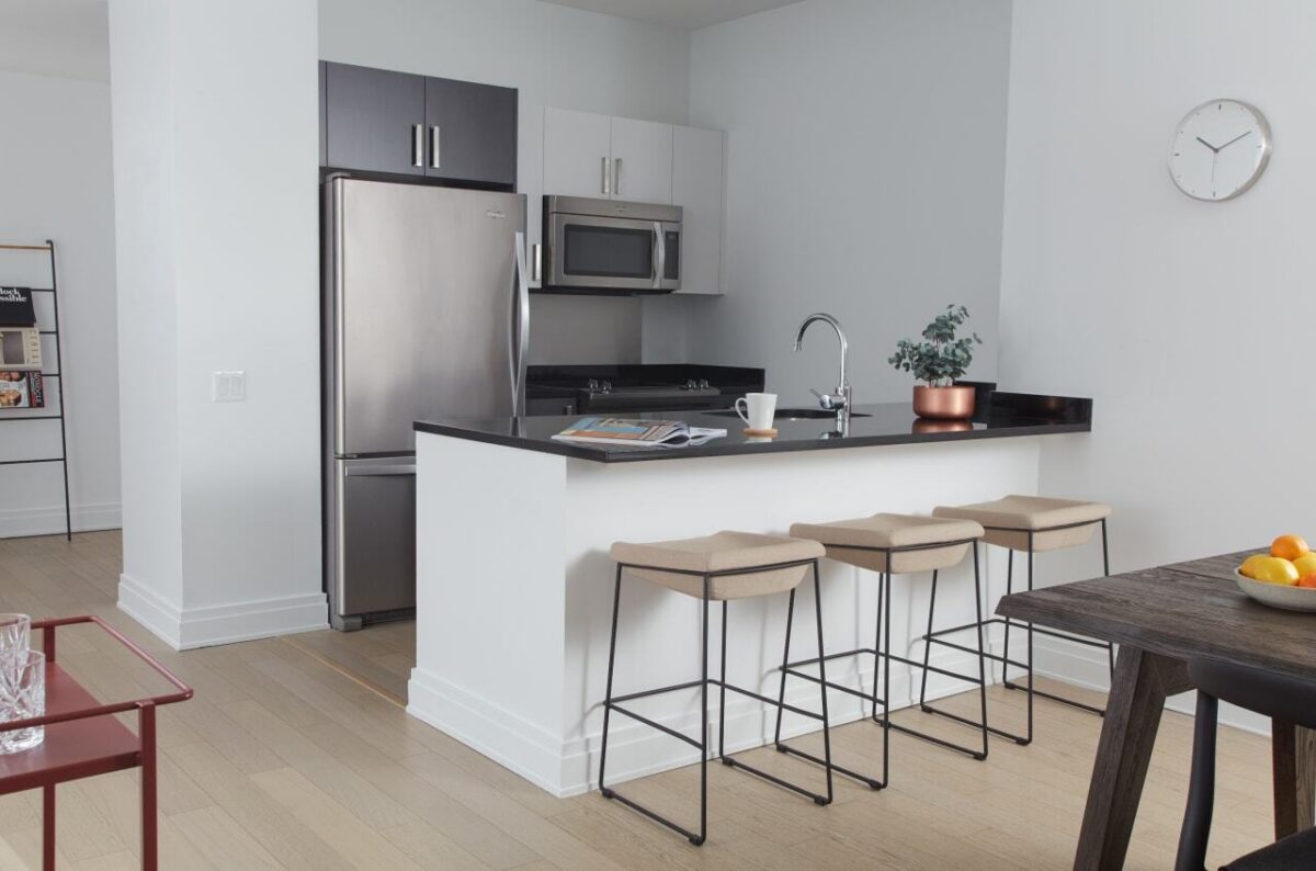Prins van Hola Pola Home in New York 7