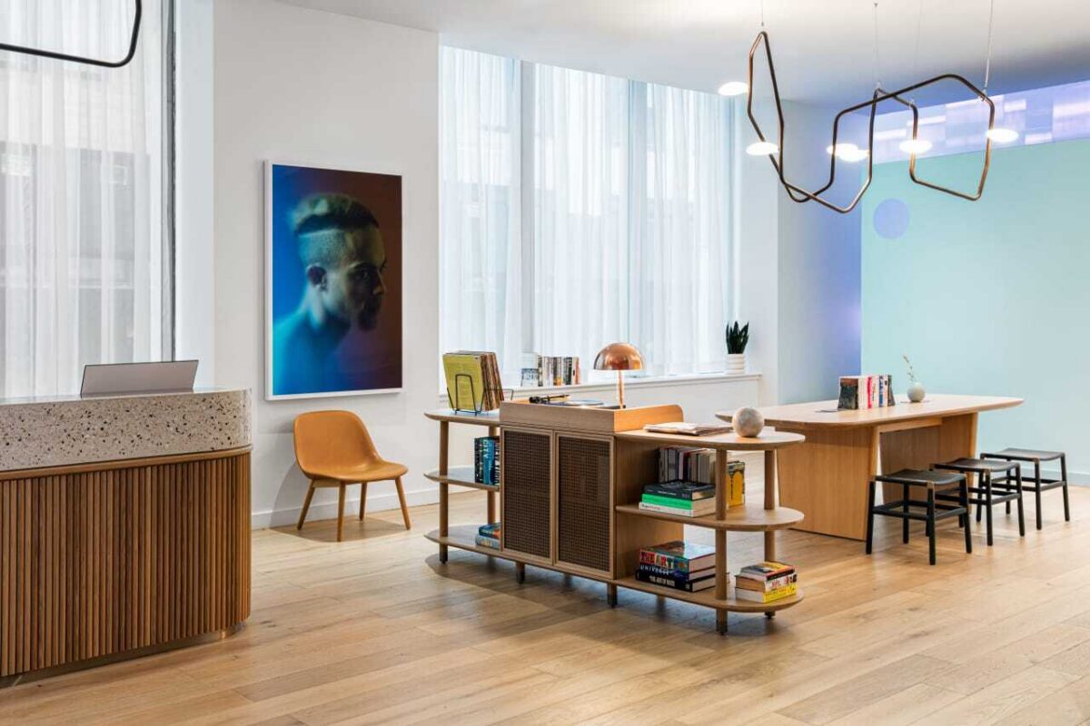 Prins van Hola Pola Home in New York 8
